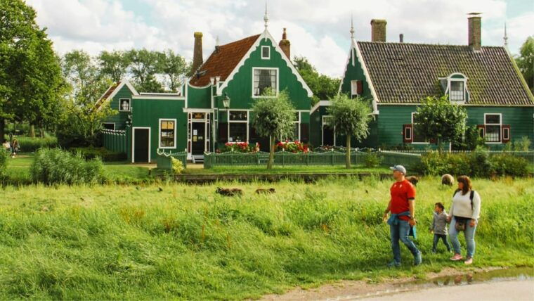 amsterdam-giethoorn-zaanse-schans-daytour-with-small-group