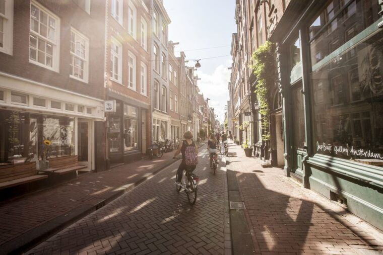 amsterdam-hidden-gems-highlights-guided-bike-tour