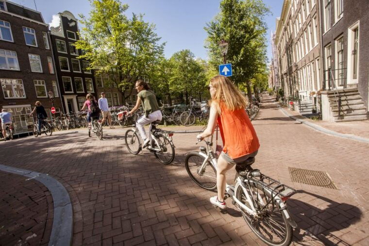 amsterdam-hidden-gems-highlights-guided-bike-tour