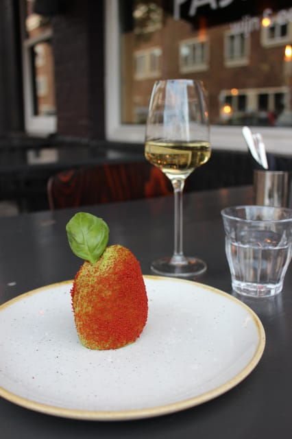 amsterdam-high-wine-at-wine-bar-paskamer-3-rounds