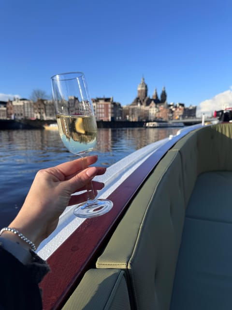 amsterdam-historic-boat-cruise-with-open-bar-and-nibbles