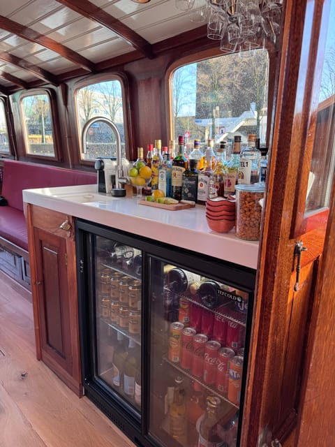 amsterdam-historic-boat-cruise-with-open-bar-and-nibbles