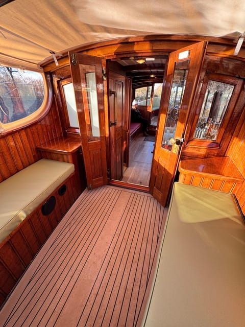 amsterdam-historic-boat-cruise-with-open-bar-and-nibbles