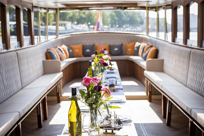 amsterdam-historic-tour-on-classic-saloon-boat