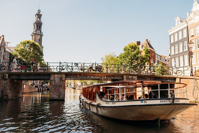 amsterdam-historic-tour-on-classic-saloon-boat
