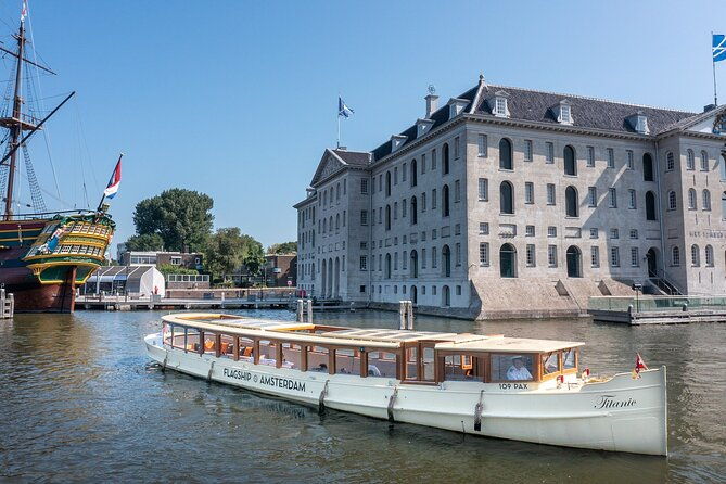 amsterdam-historic-tour-on-classic-saloon-boat