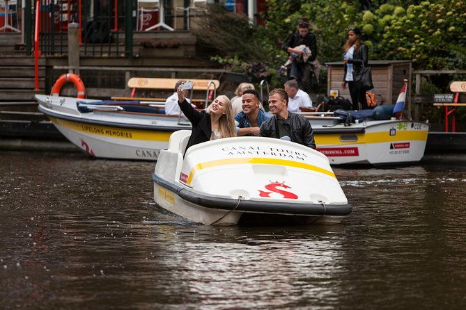 amsterdam-independent-sightseeing-by-pedal-boat