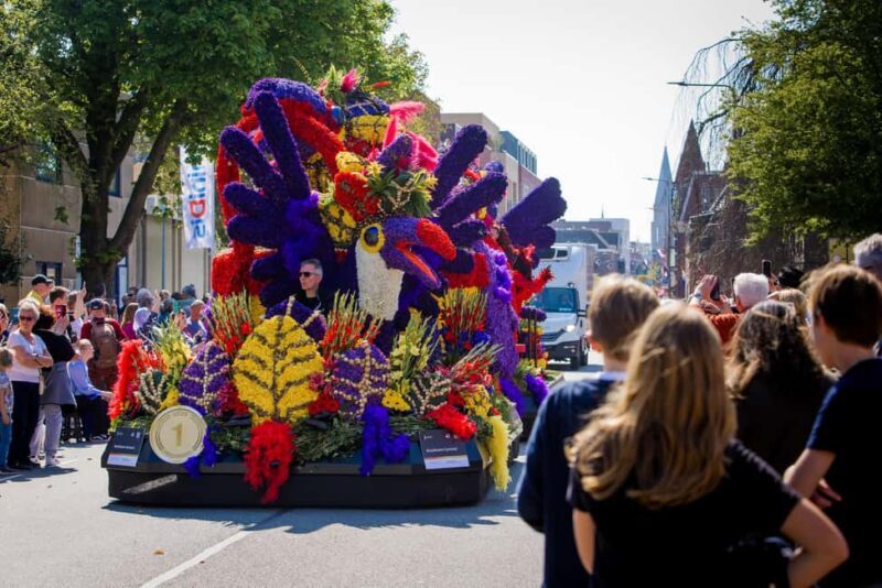 Amsterdam: Keukenhof Guided Tour and Flower Parade April 18 - Detailed Breakdown of the Experience