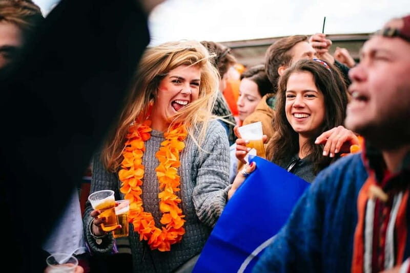 Amsterdam: Kings Night Pub Crawl with VIP Club Entry - Key Points
