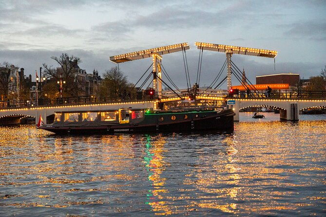 amsterdam-light-festival-semi-open-boat-drinks-snacks