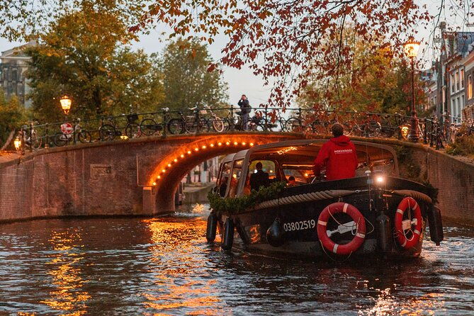 amsterdam-light-festival-semi-open-boat-drinks-snacks