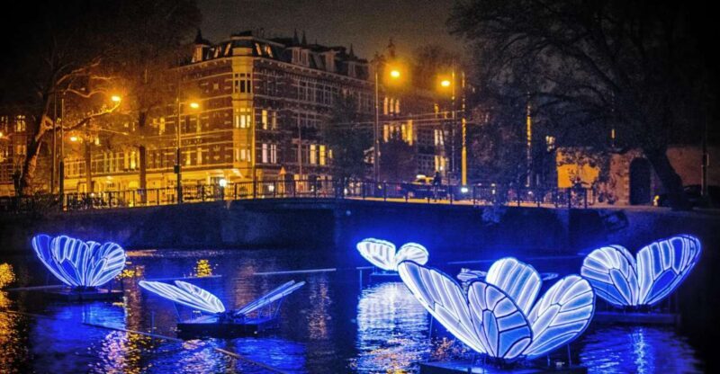 Amsterdam: Light Sculptures Small Boat Tour with Gluhwein - The Experience: What You Can Expect