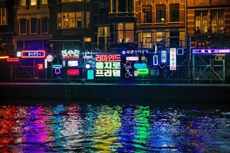 Amsterdam: Light Sculptures Small Boat Tour with Gluhwein - Final Thoughts