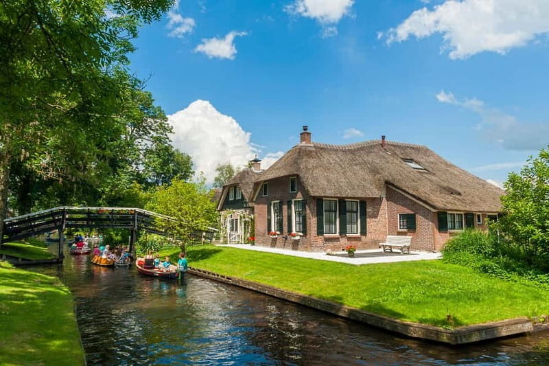 Amsterdam: Live GuideD Giethoorn Boat Tour & Cheese Platter - Authentic Insights from Travelers