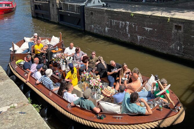amsterdam-luxury-boutique-boat-tour-with-unlimited-beer-and-wine