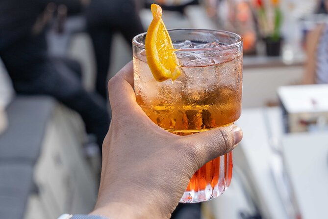 amsterdam-luxury-canal-cruise-with-onboard-bar