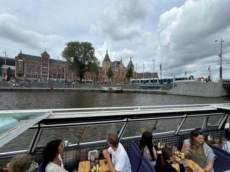 amsterdam-luxury-cheese-wine-canal-cruise
