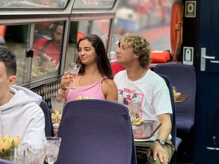 amsterdam-luxury-cheese-wine-canal-cruise
