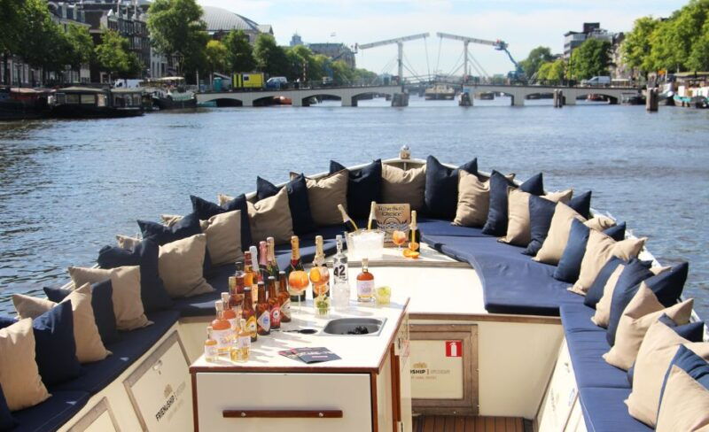 amsterdam-luxury-cruise-unlimited-cocktails-snacks-option