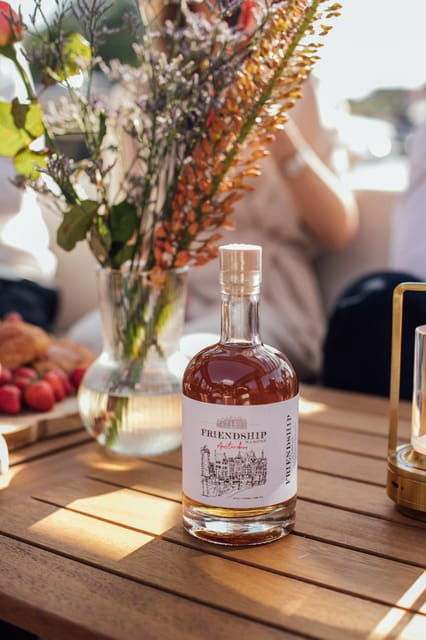 amsterdam-luxury-cruise-unlimited-cocktails-snacks-option