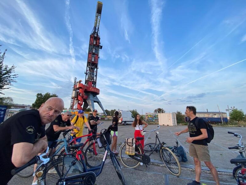 amsterdam-mikes-urban-bike-tour-graffiti-magnet-fishing
