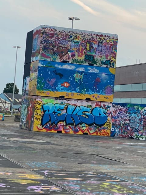 amsterdam-mikes-urban-bike-tour-graffiti-magnet-fishing