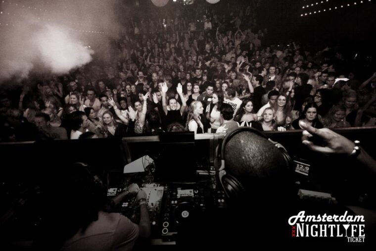 amsterdam-moco-museum-nightclubs-admission-combo-w-taxi