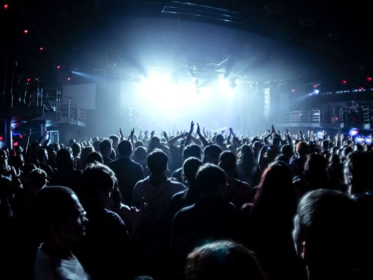 amsterdam-moco-museum-nightclubs-admission-combo-w-taxi