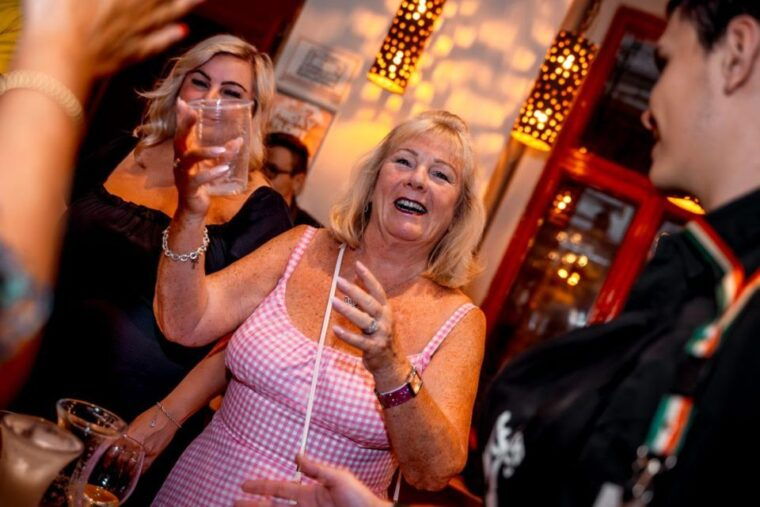 amsterdam-original-pub-crawl-party-with-vip-entrance