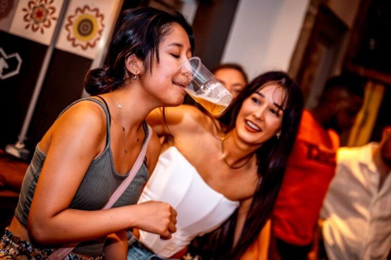 amsterdam-original-pub-crawl-party-with-vip-entrance