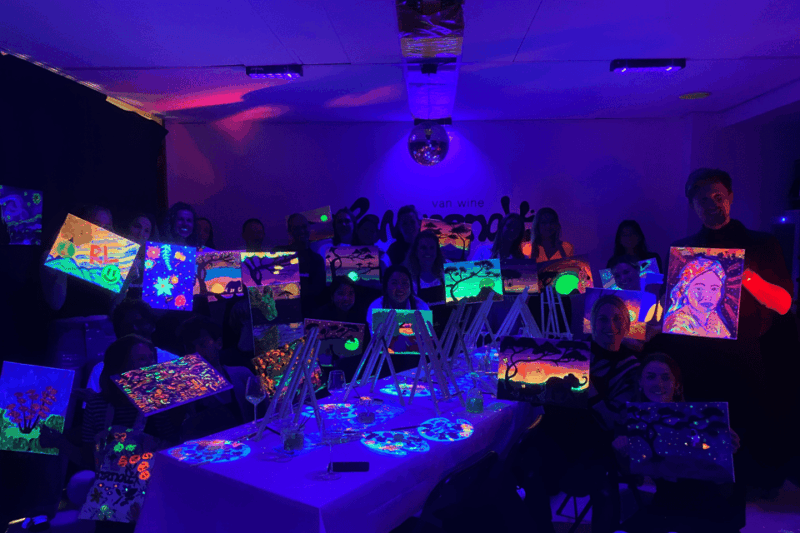 amsterdam-paint-and-sip-in-the-dark-at-rembrandt-van-wine