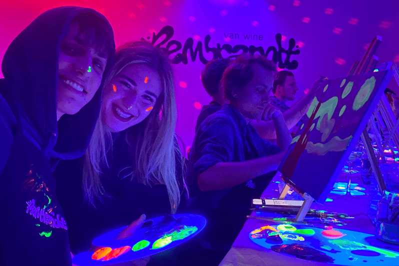 amsterdam-paint-and-sip-in-the-dark-at-rembrandt-van-wine