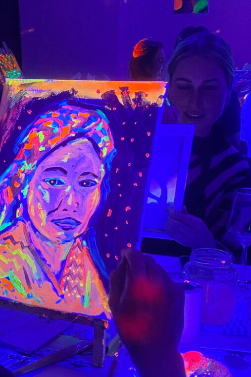 amsterdam-paint-and-sip-in-the-dark-at-rembrandt-van-wine