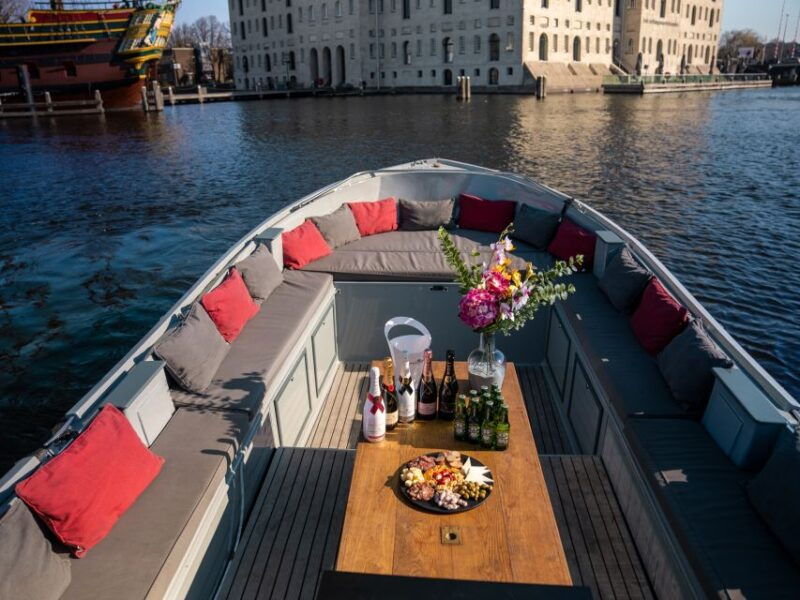 amsterdam-private-canal-cruise-with-drinks-and-snacks-2