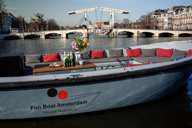 amsterdam-private-canal-cruise-with-drinks-and-snacks