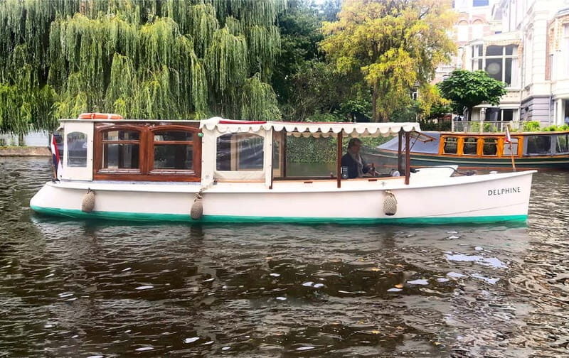 Amsterdam: Private Dinner Cruise with Guide and Wine - The Experience in Detail