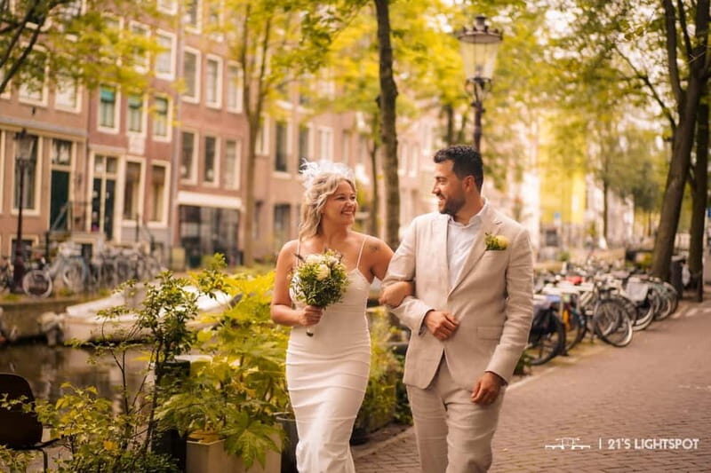 Amsterdam: Private Photoshoot for Couples, Families, or Solo - Key Points