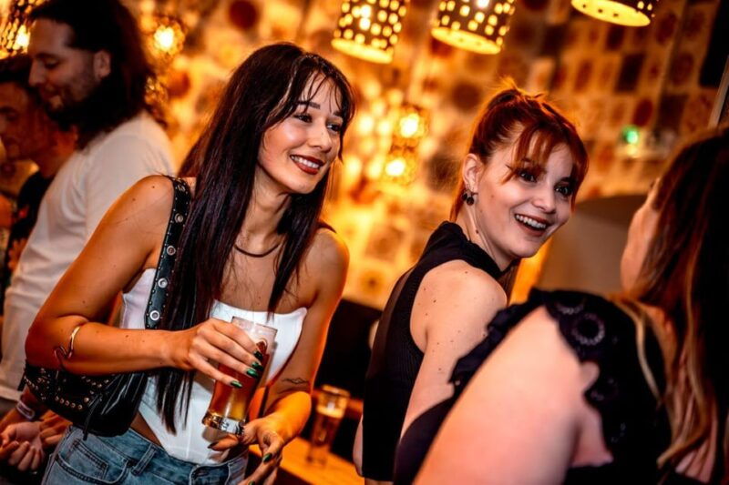 amsterdam-private-pub-crawl-with-vip-club-entry-and-shots