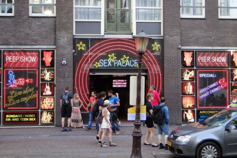 amsterdam-private-red-light-district-and-food-tour