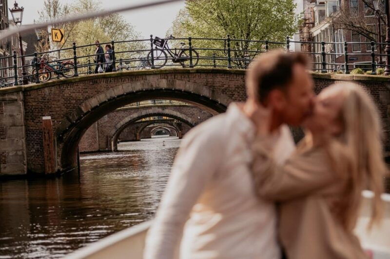 amsterdam-private-romantic-canal-cruise-with-prosecco