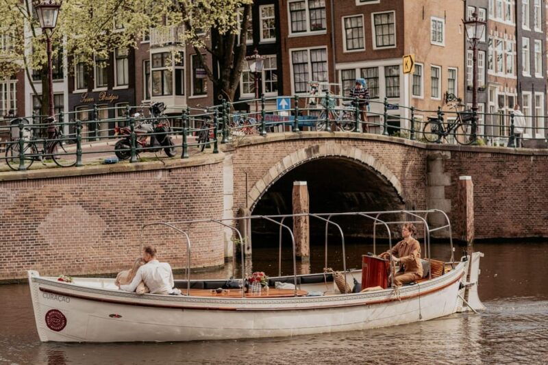 amsterdam-private-romantic-canal-cruise-with-prosecco