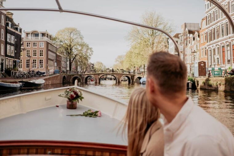 amsterdam-private-romantic-canal-cruise-with-prosecco