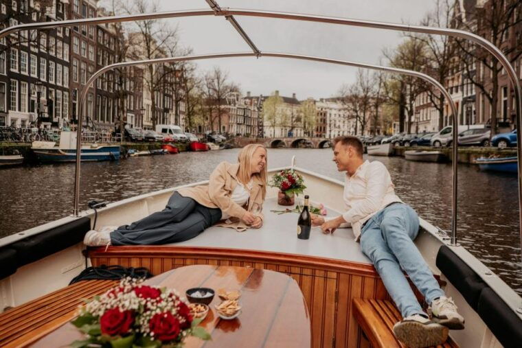 amsterdam-private-romantic-canal-cruise-with-prosecco