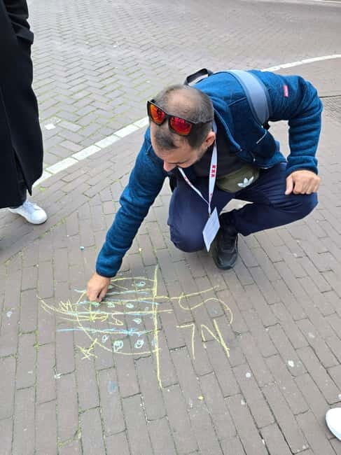 Amsterdam: Private walking tour with Coffee & Anne Frank VR - FAQs