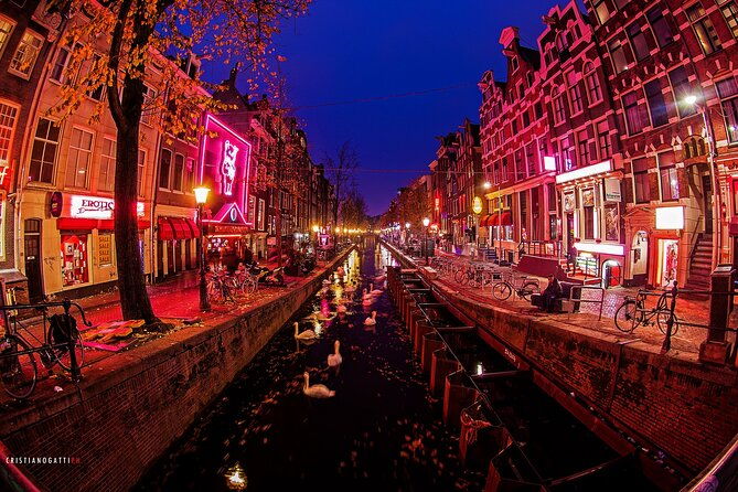 amsterdam-red-light-district-and-city-center-walking-tour