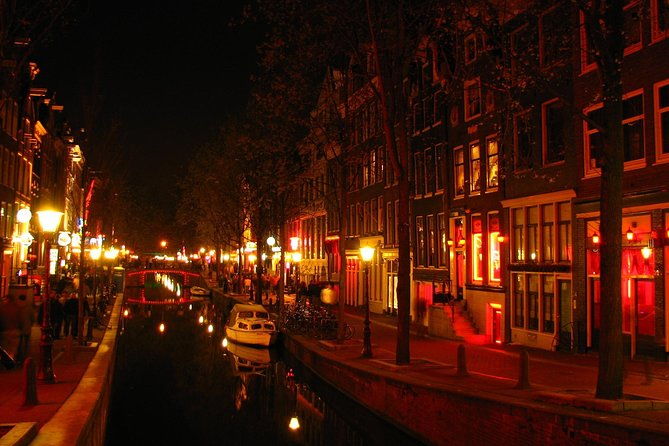 amsterdam-red-light-district-and-city-center-walking-tour
