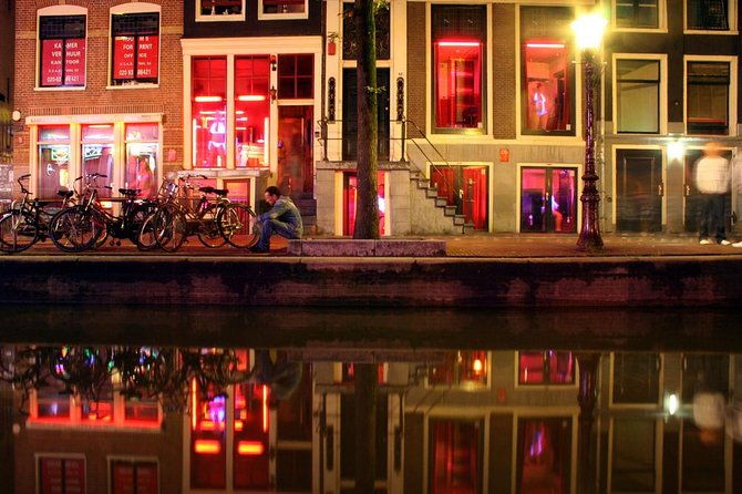 amsterdam-red-light-district-and-coffee-shop-tour