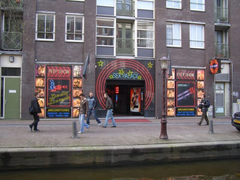 amsterdam-red-light-district-and-coffeeshop-tour