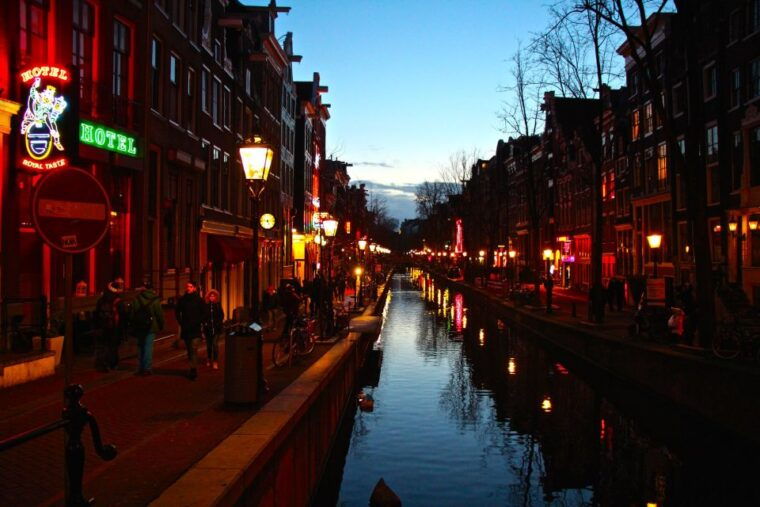 amsterdam-red-light-district-and-coffeeshop-tour
