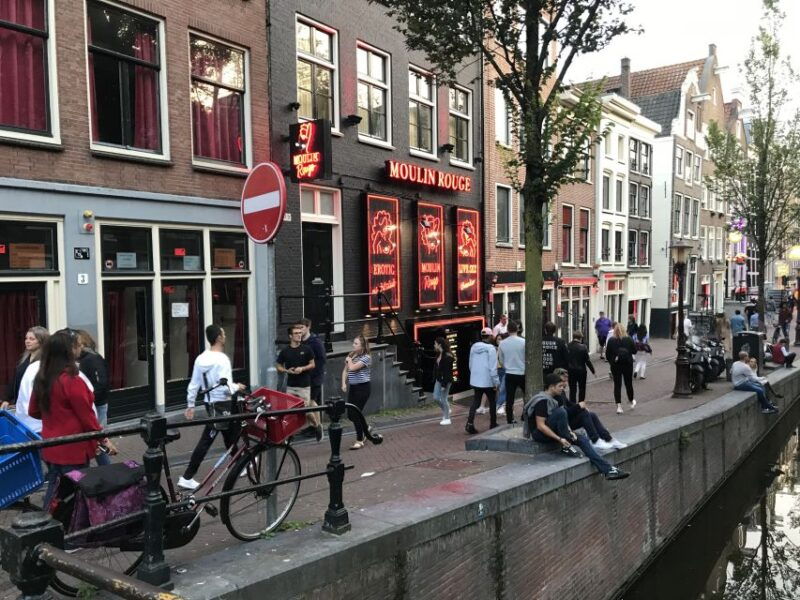amsterdam-red-light-district-and-local-pub-tour